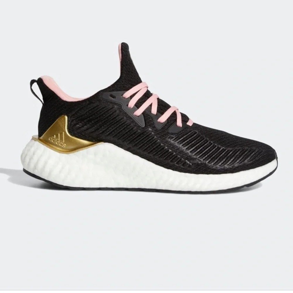 𝅺NIB ADIDAS Women’s Alphaboost Size 6